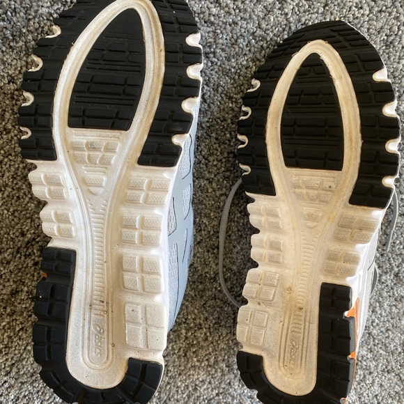 Women’s ASICS Size 8-1/2 Running Shoe - Picture 3 of 6